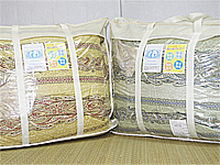 羽毛布団専用ケース付です