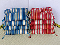 座卓脚布団-紺青縞・赤銅縞
